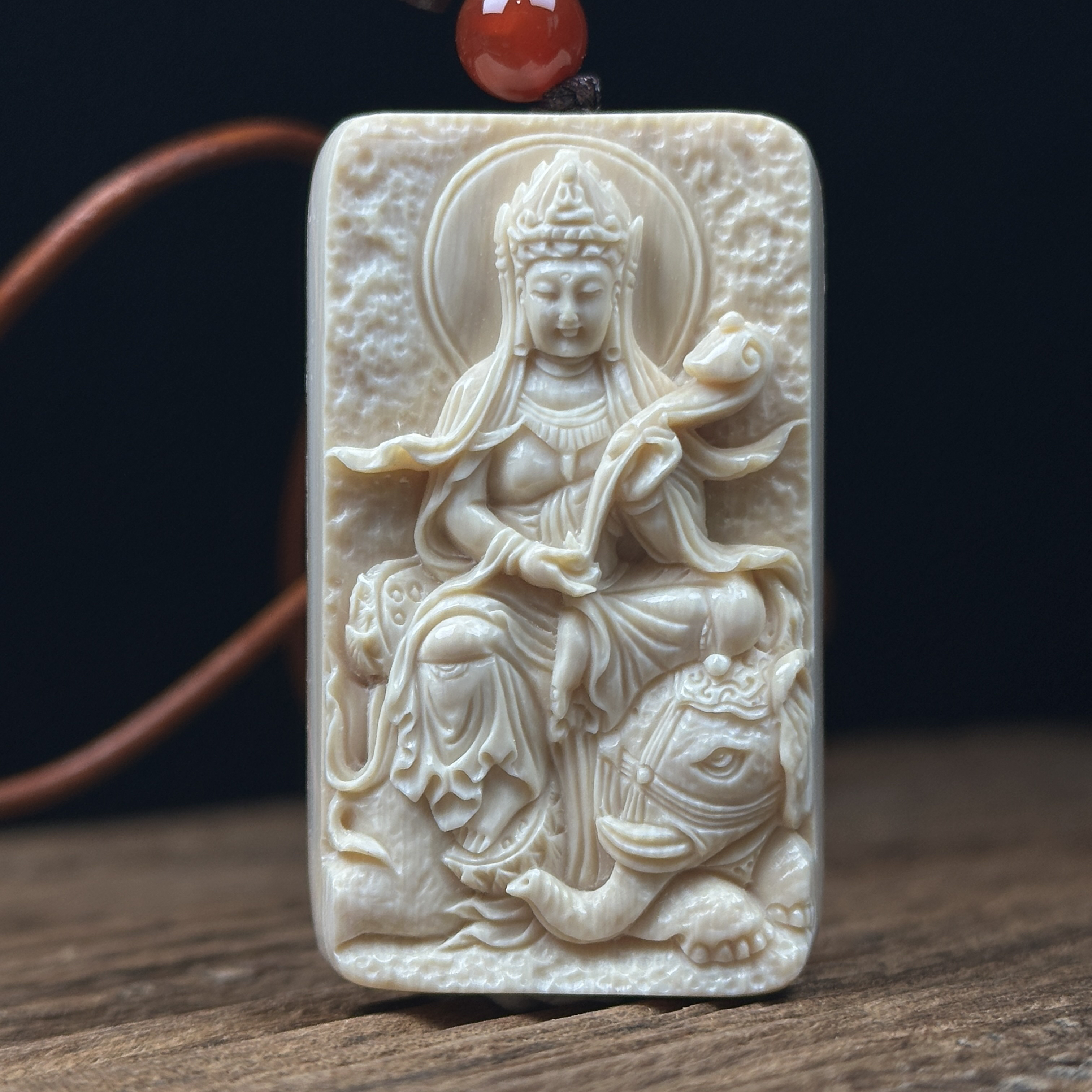 H31-09天然猛犸牙普贤雕刻牌32*53*13mm支持鉴定 假一罚四