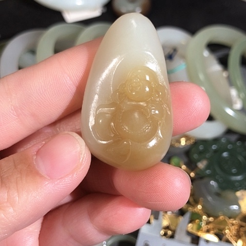 和田玉颈饰未镶嵌