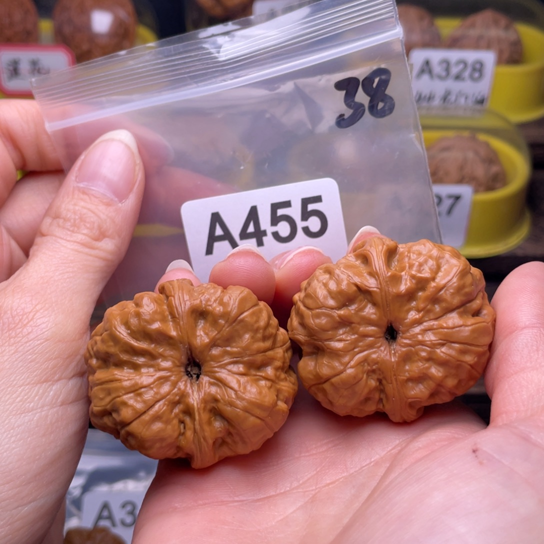 文玩核桃吊坠蛤蟆头