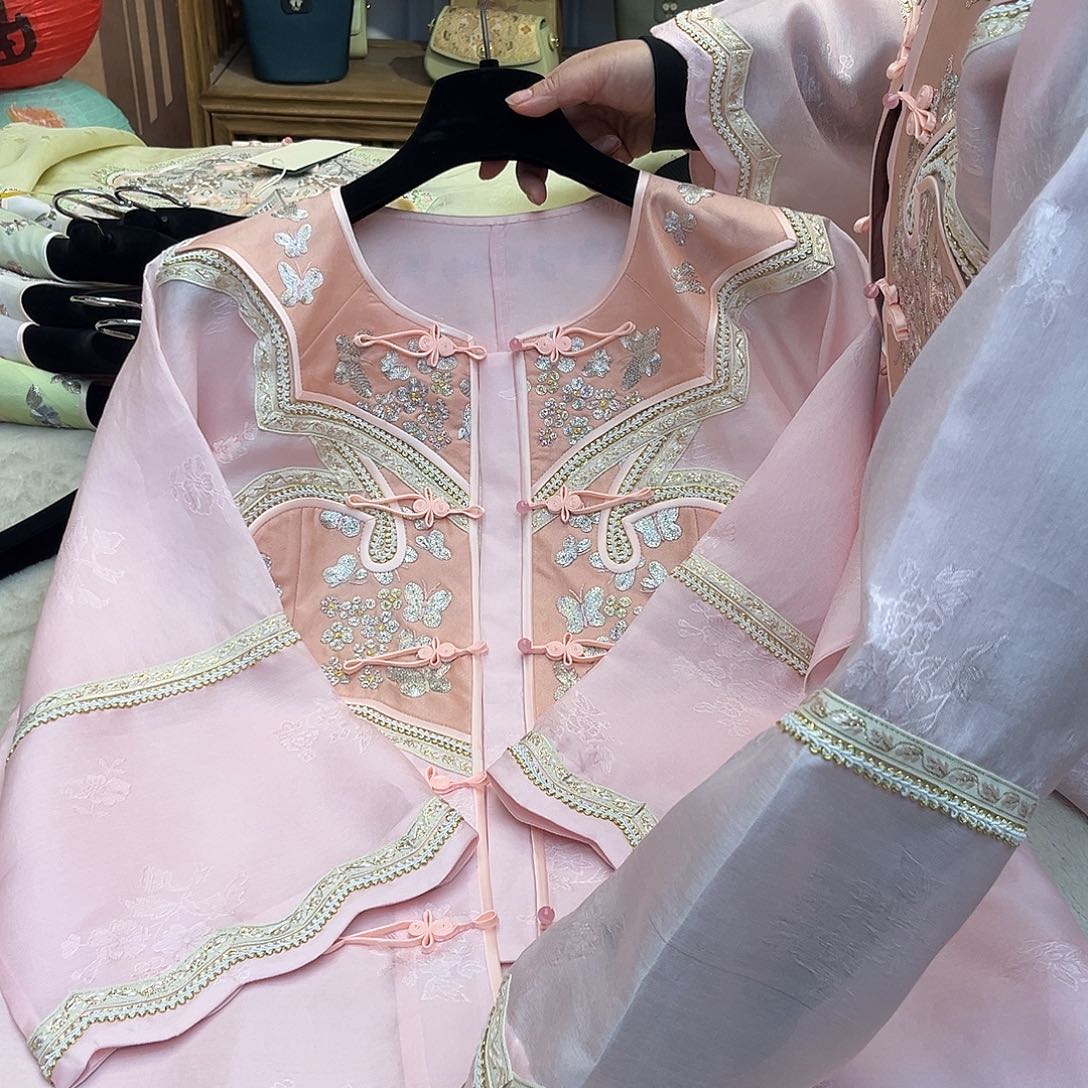 刺绣欧根纱上衣106成衣胸围