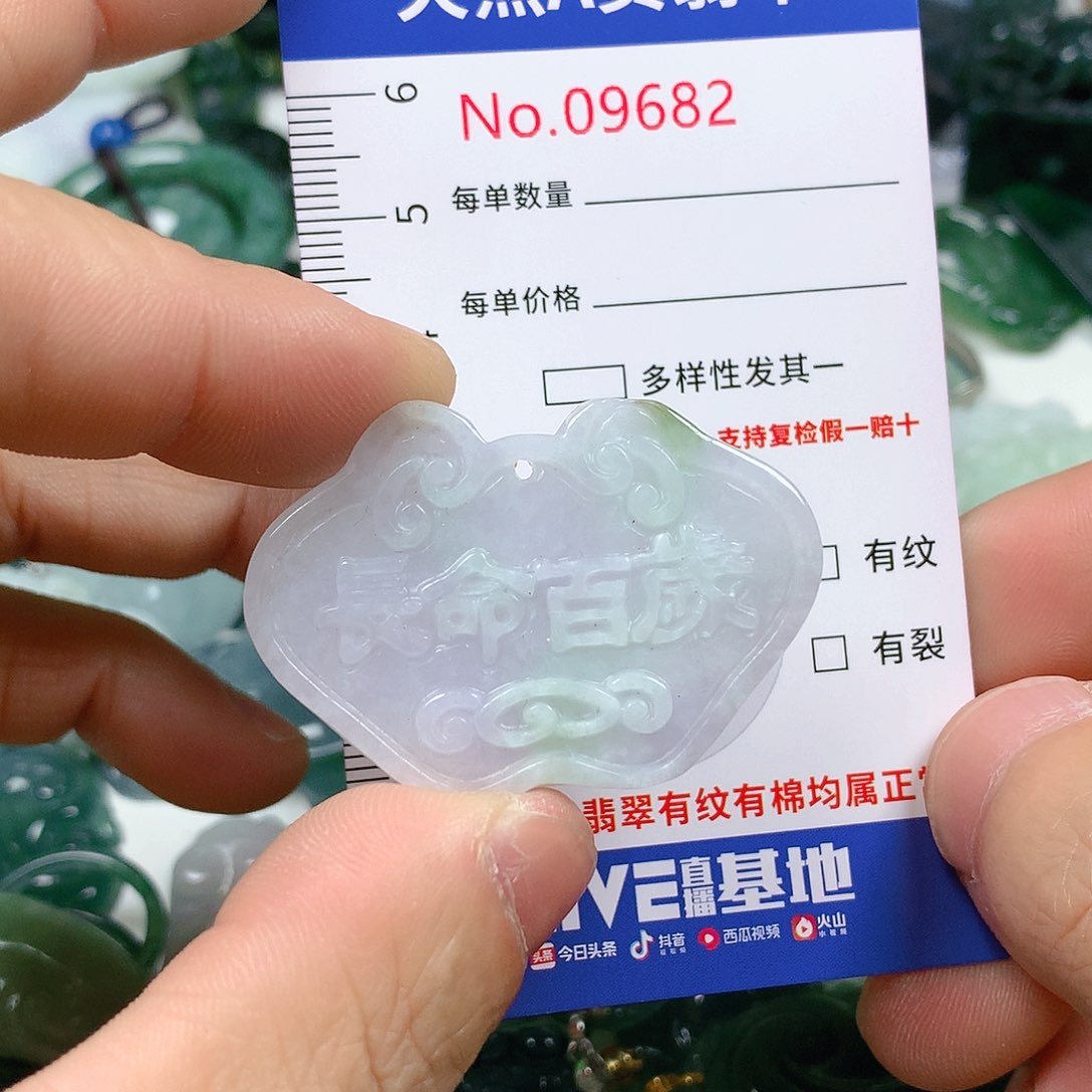 翡翠颈饰未镶嵌天然翡翠