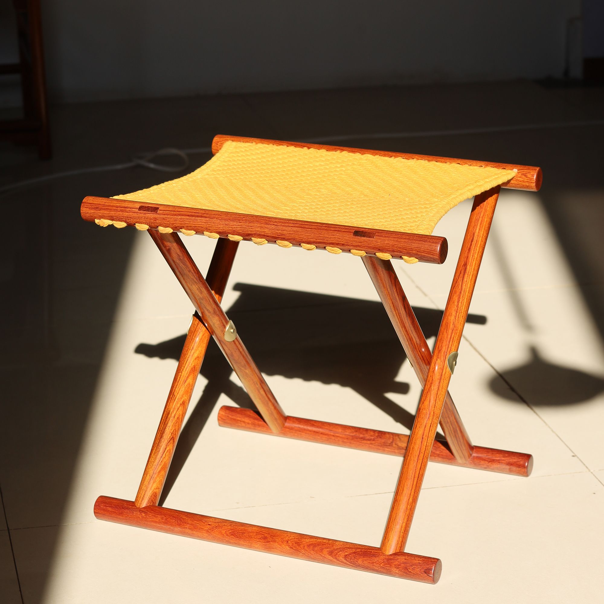 白酸枝可折叠马扎交杌