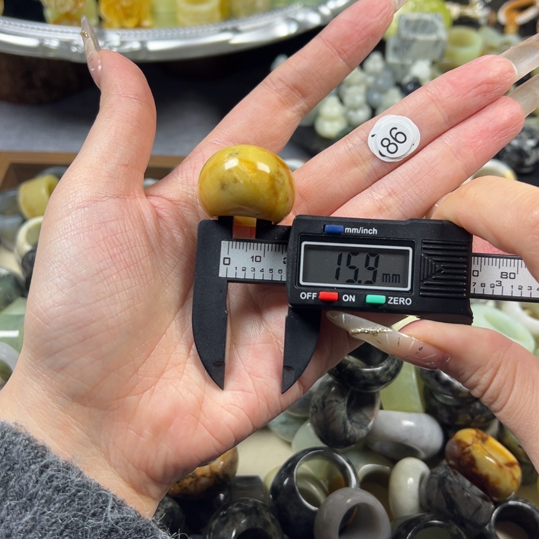 蛇纹石玉未镶嵌戒指