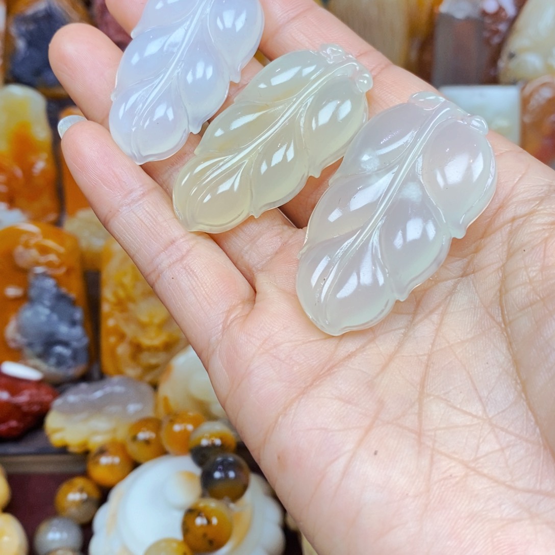 石英质玉（黄龙玉）颈饰未镶嵌
