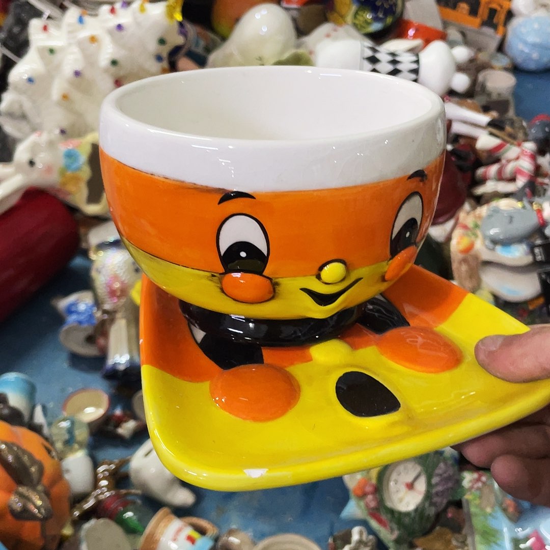 摆件   磕碰。  封釉。    