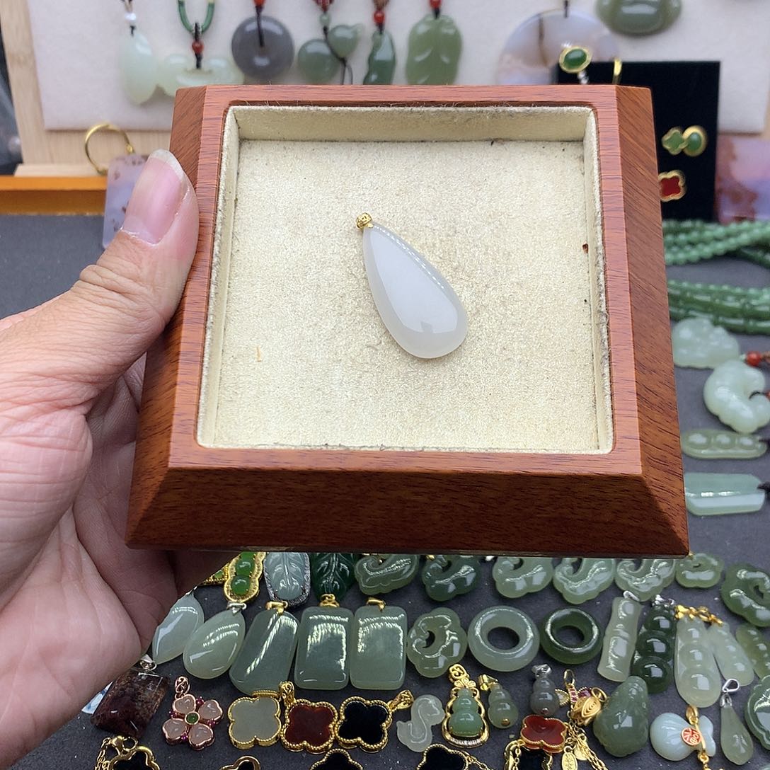 和田玉吊坠(不含链)18K金镶嵌