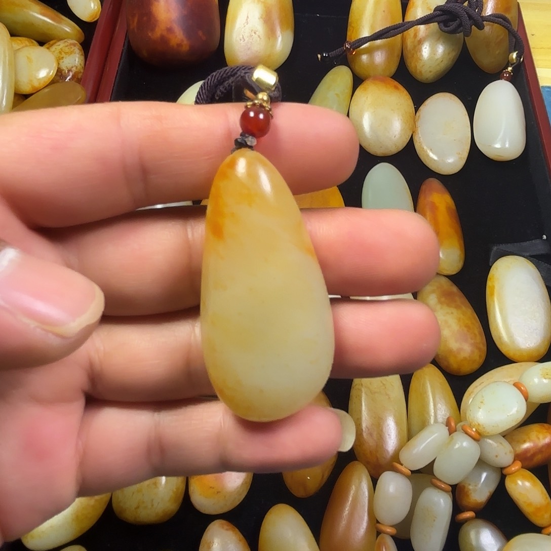 和田玉未镶嵌颈饰观*蓝