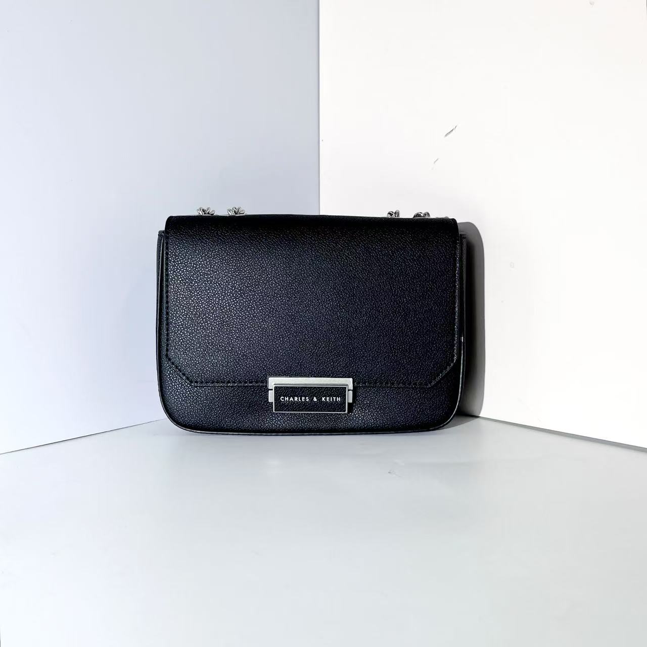 CHARLES&KEITH 80670517-8暗黑色S女士单肩斜挎包-杨灬