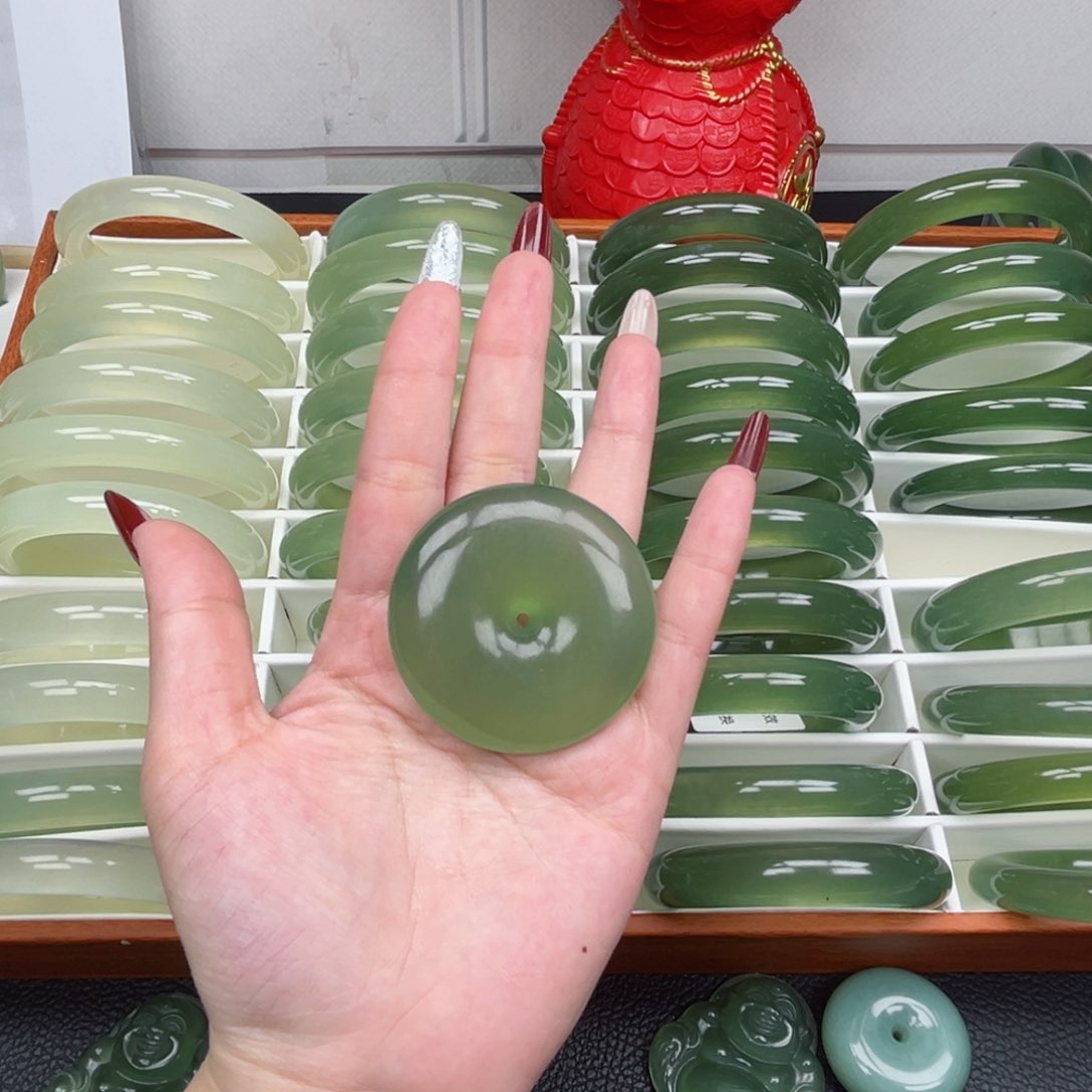 蛇纹石玉手镯未镶嵌天****?挂坠