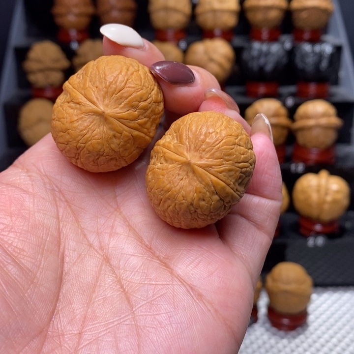 文玩核桃把件小鸟元宝32+…………76