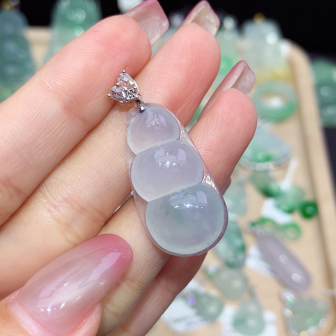 翡翠18K金镶嵌颈饰翡翠