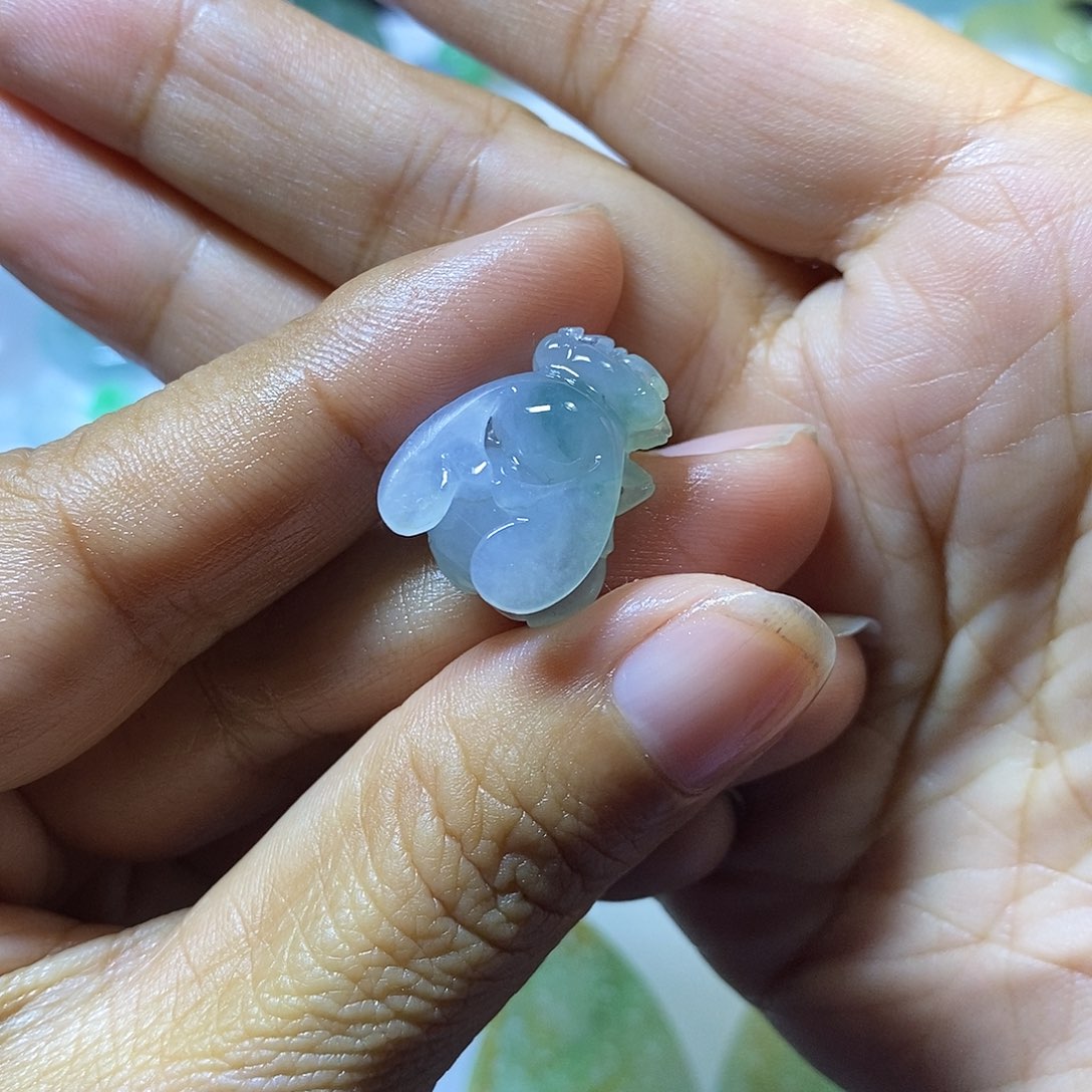 定制翡翠未镶嵌蜜蜂