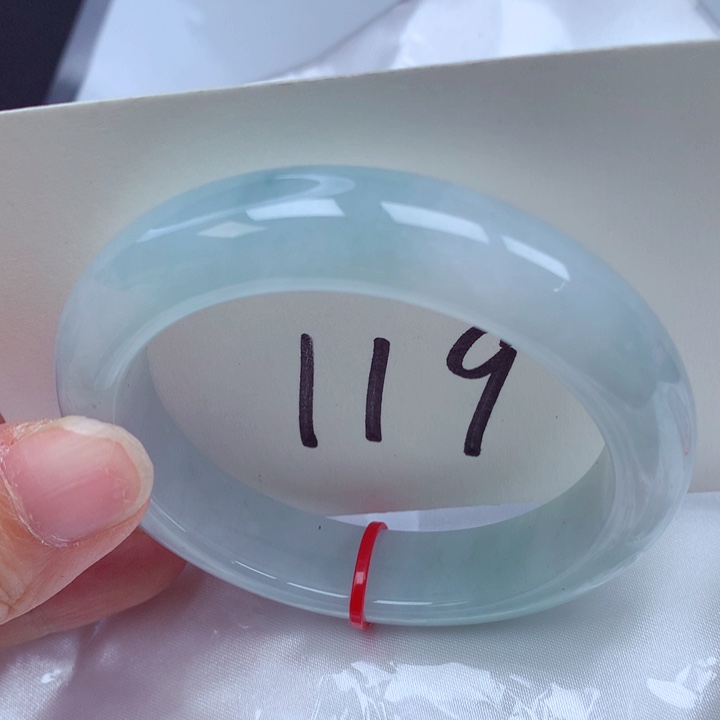 翡翠手镯未镶嵌翡翠