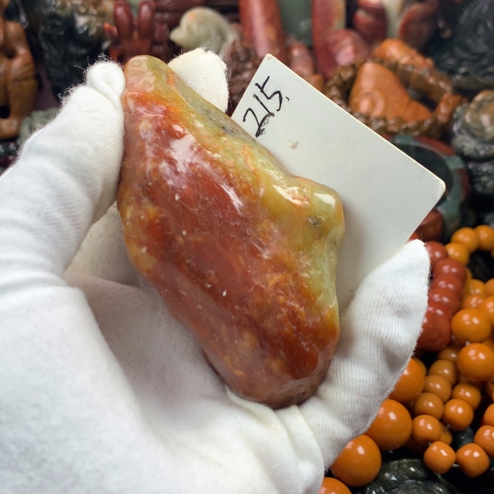 透闪石质玉未镶嵌珠宝奇石