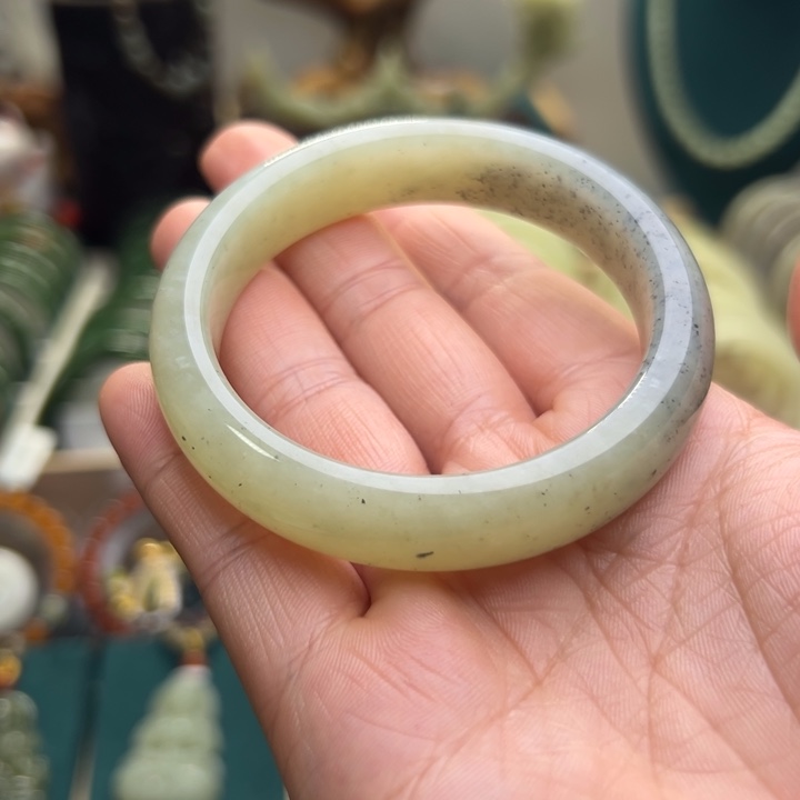 和田玉手镯未镶嵌53.8圈围10518