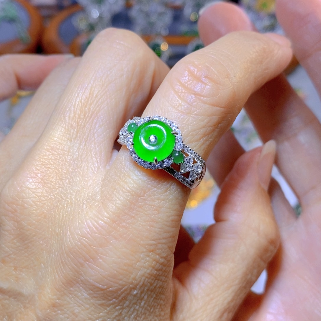 翡翠颈饰银S925镶嵌天然翡翠