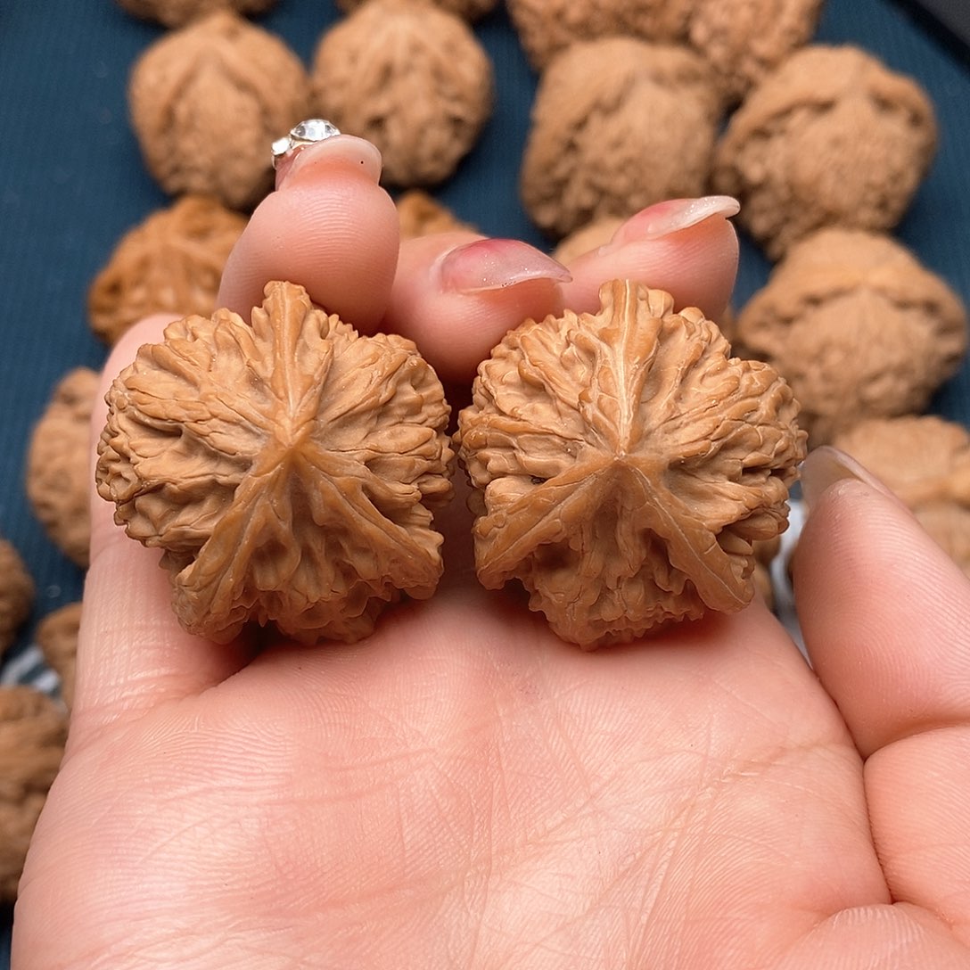 文玩核桃吊坠玉龙33