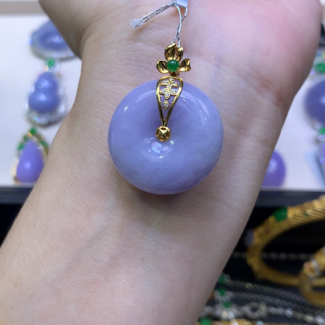 翡翠18K金镶嵌颈饰