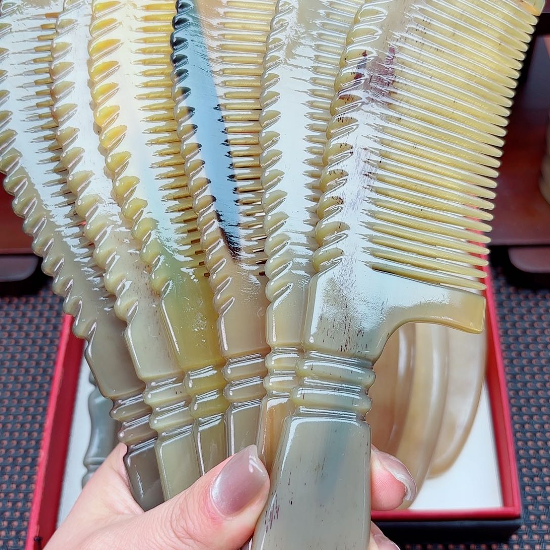 纯手工制作纯牛角梳子