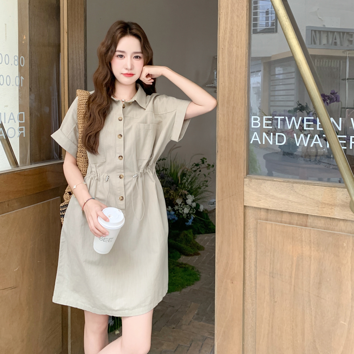 卡其色polo领工装连衣裙女2025夏季韩版小个子休闲收腰显瘦衬衫裙