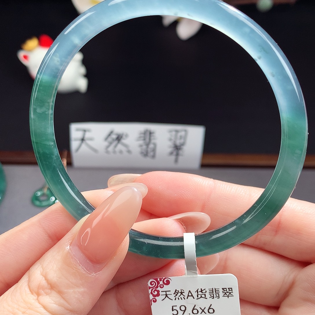 翡翠手镯（圆镯）未镶嵌