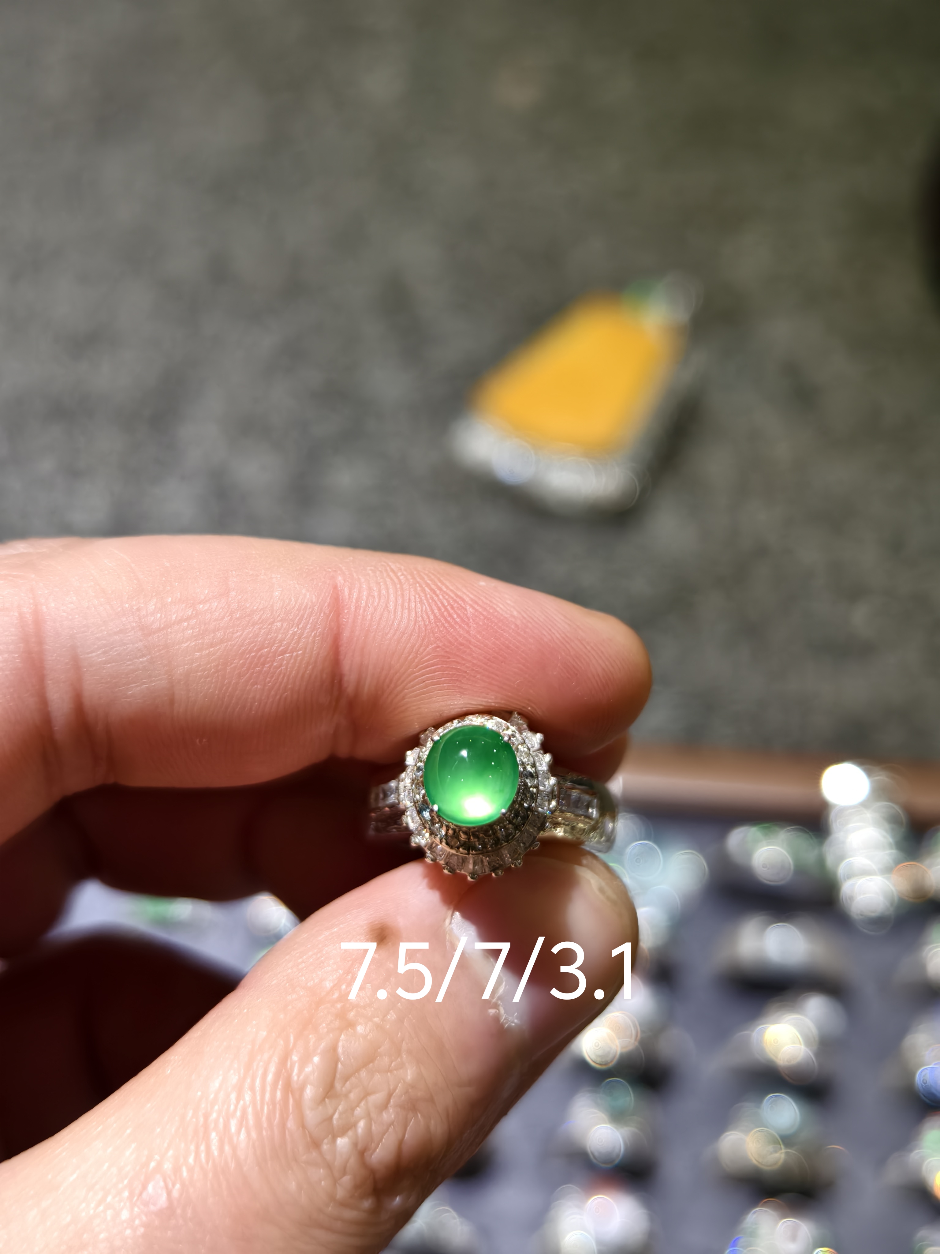 冰种翡翠正圆炸光绿荧光绿一线猫眼光变效应戒面蛋面戒指一眼奢华