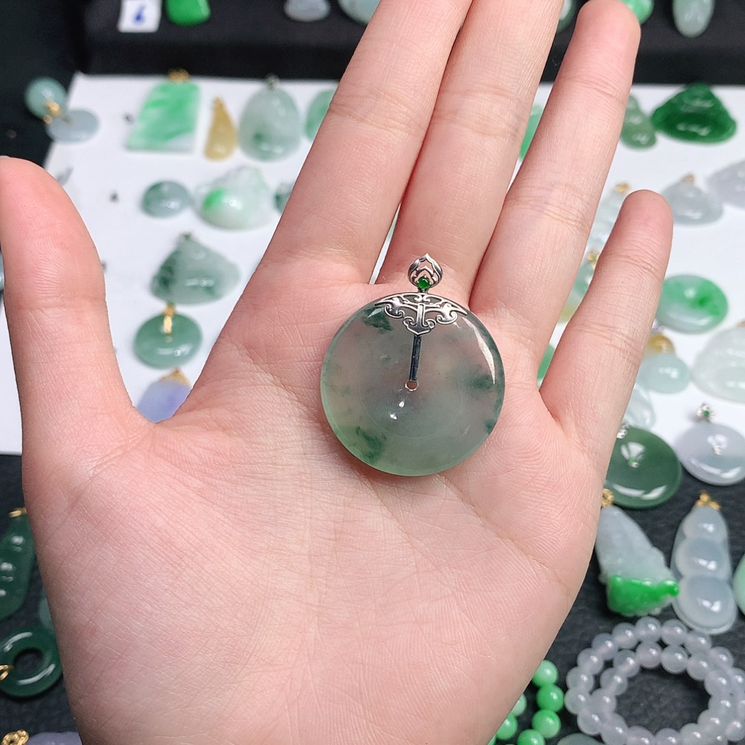 翡翠颈饰未镶嵌翡翠