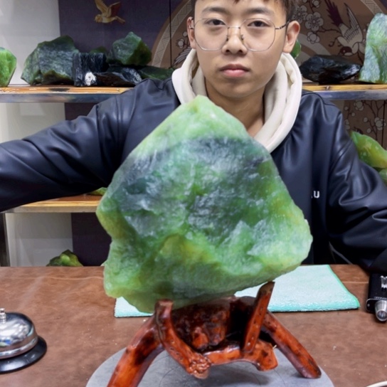 未镶嵌蛇纹石玉原石草**景