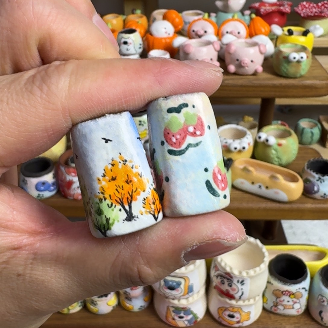 U***笨笨花盆一对，口径1.2厘米