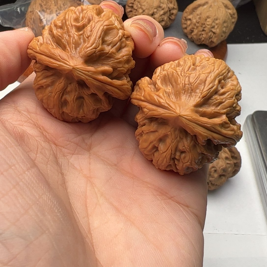 文玩核桃吊坠红锦鲤38