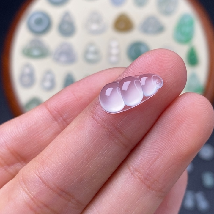 翡翠颈饰未镶嵌豆子