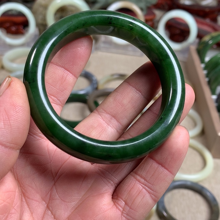 优***物和田玉（糖玉）未镶嵌手镯