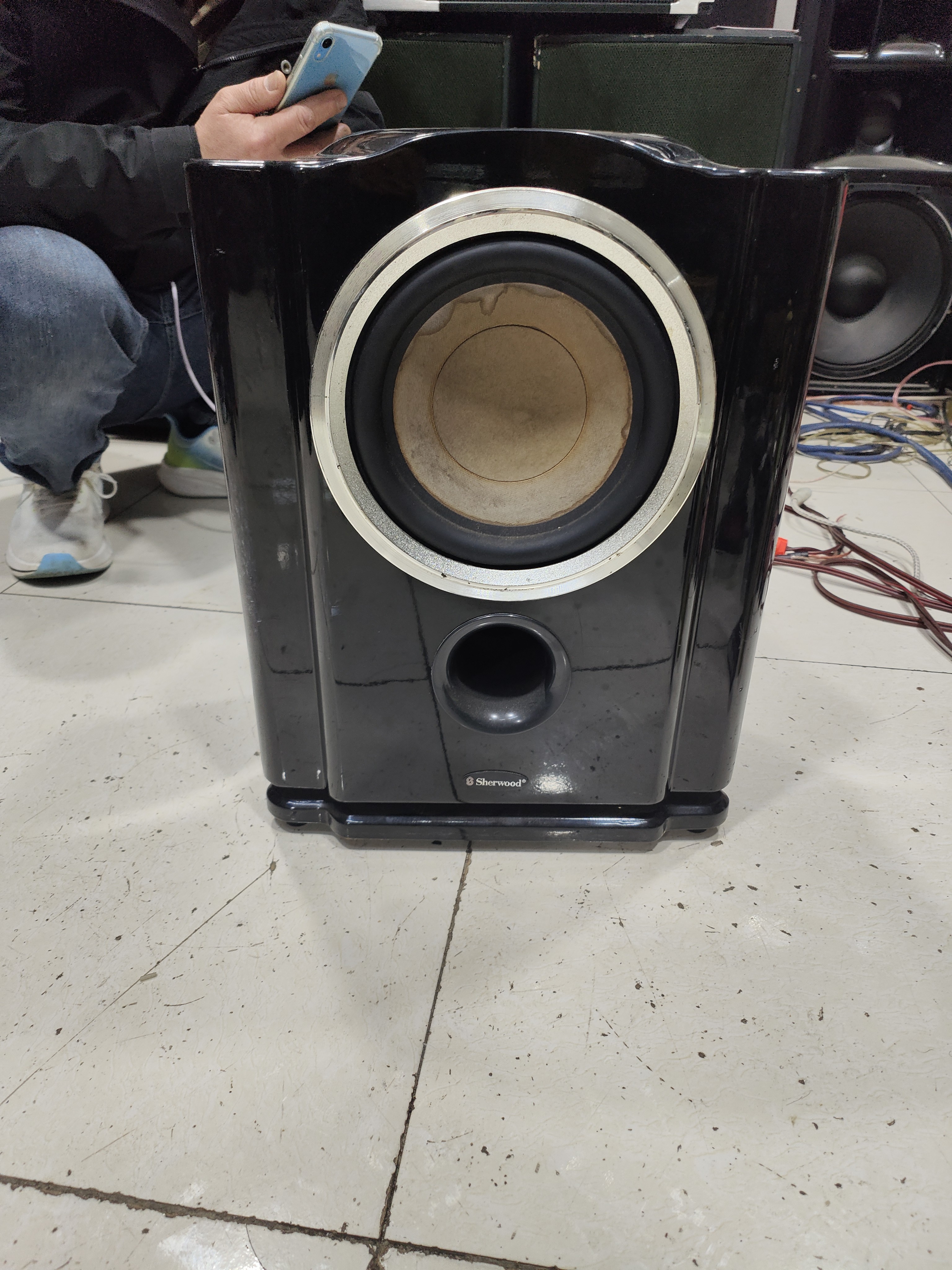 8新  二手  狮龙有源低音炮，成色如图（通电，需要维修，不带线材）