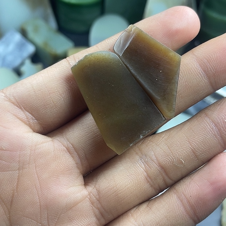颈饰未镶嵌和田玉（糖玉）