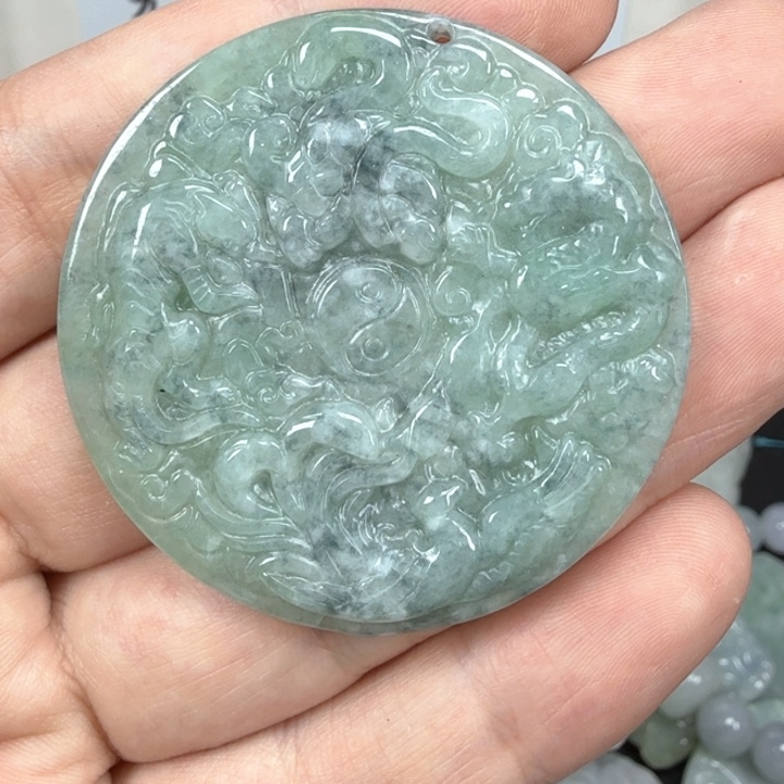 翡翠挂件未镶嵌翡翠