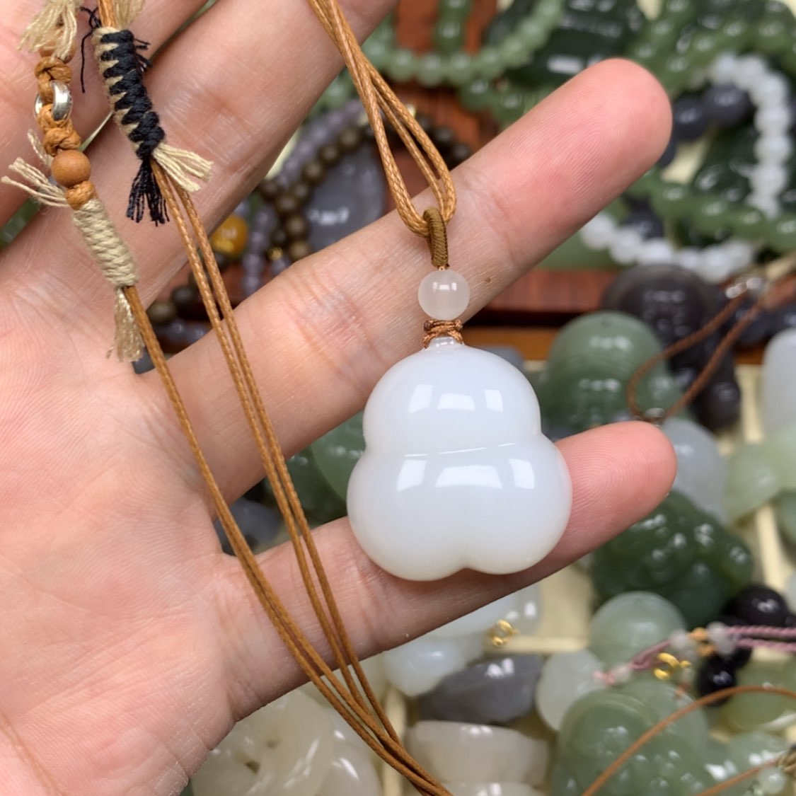 【闪购商品】颈饰未镶嵌和田玉快**粥