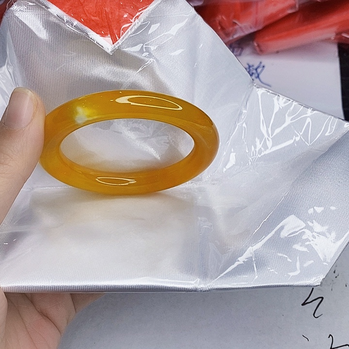翡翠未镶嵌手镯一图一物实物为准（微瑕处理）