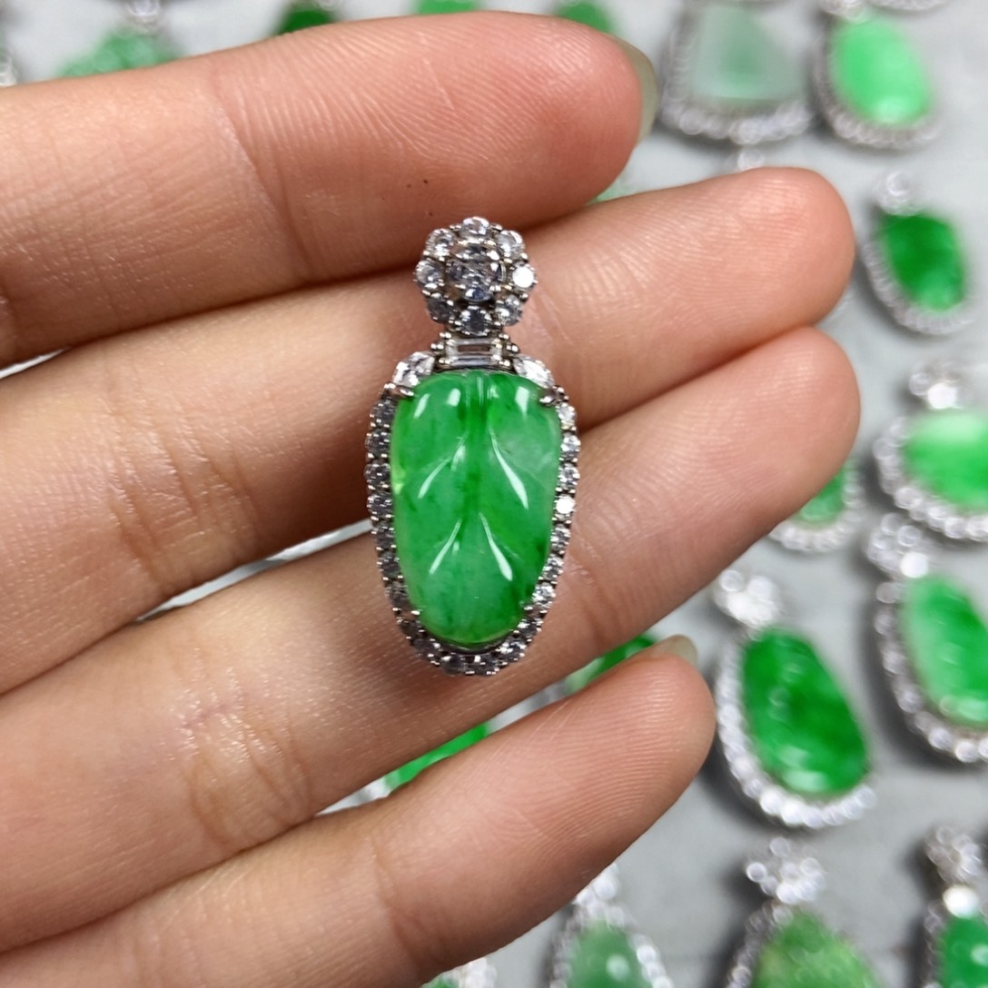 颈饰未镶嵌翡翠叶子