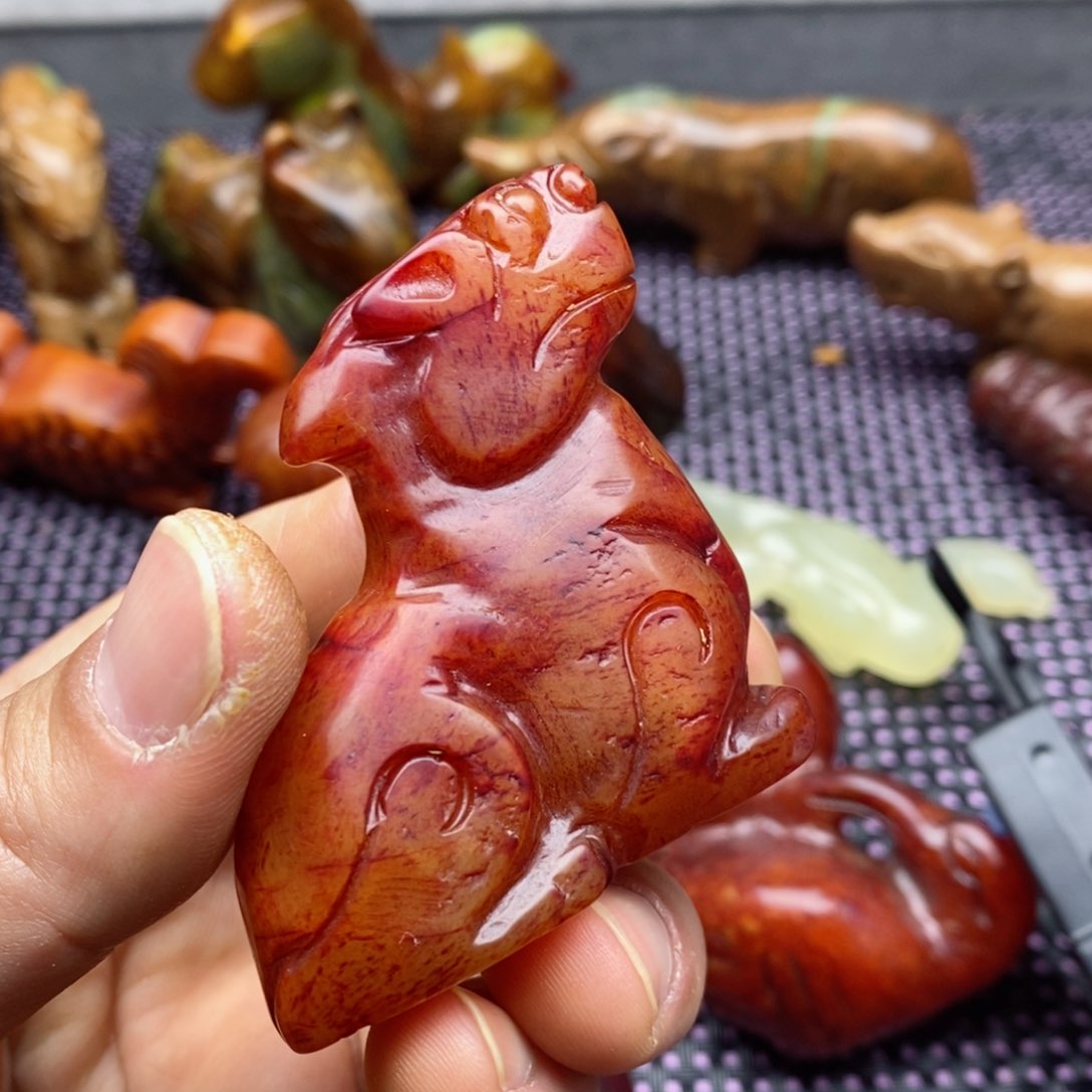 蛇纹石玉颈饰未镶嵌