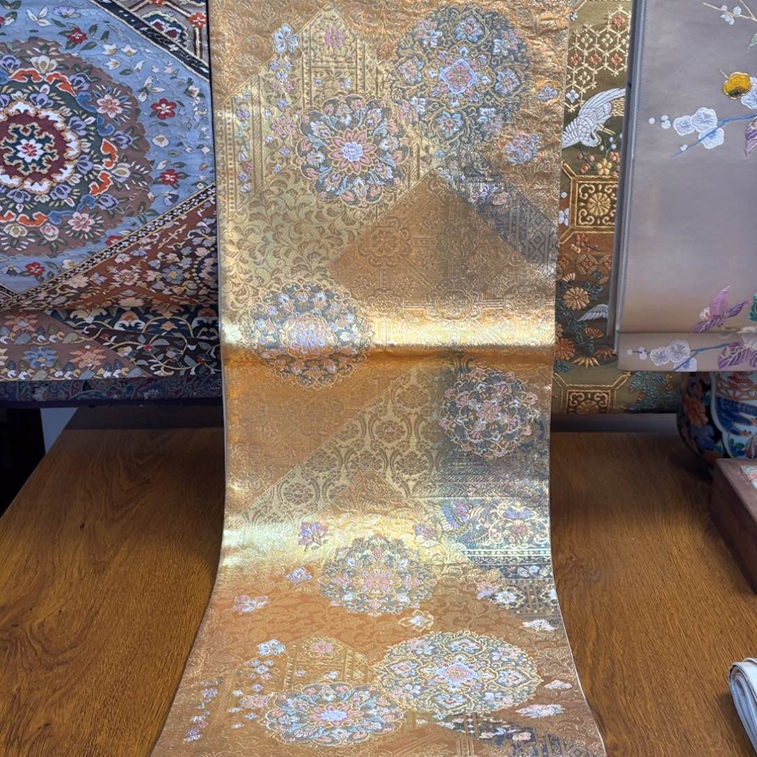 织绣彩金织宝相花