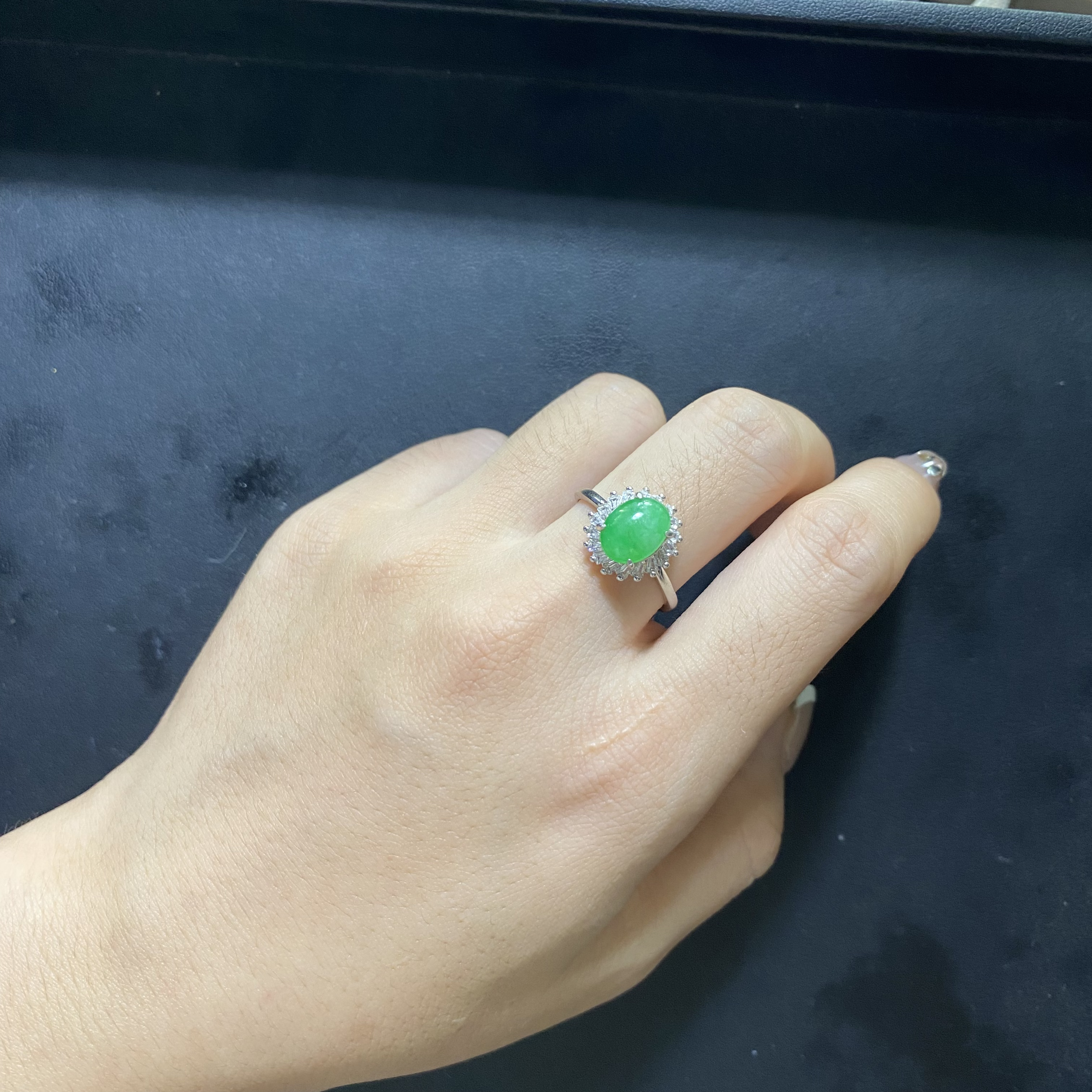 天然缅甸翡翠A货阳绿蛋面太阳花精致戒指