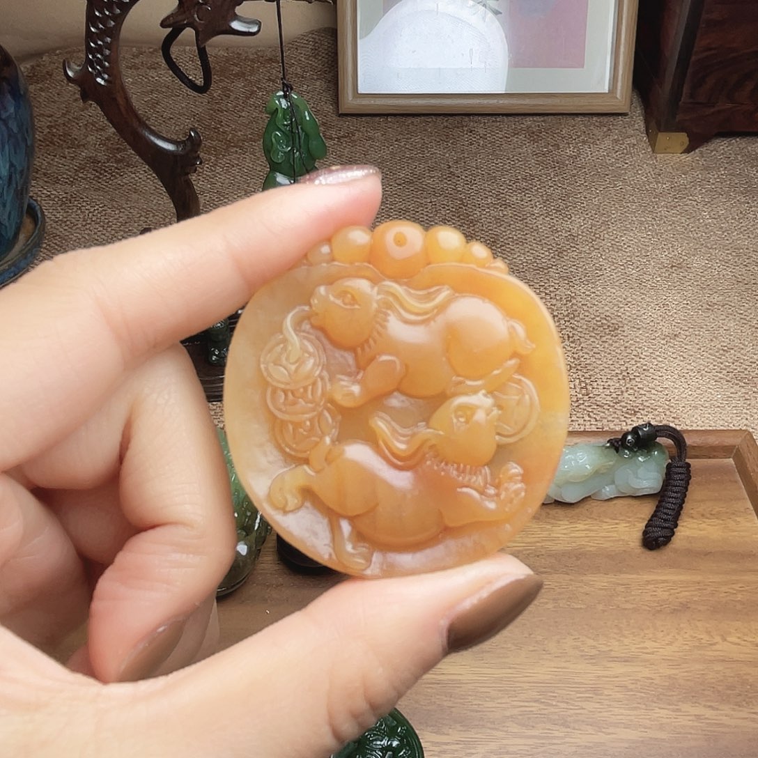 石英质玉（黄龙玉）未镶嵌颈饰