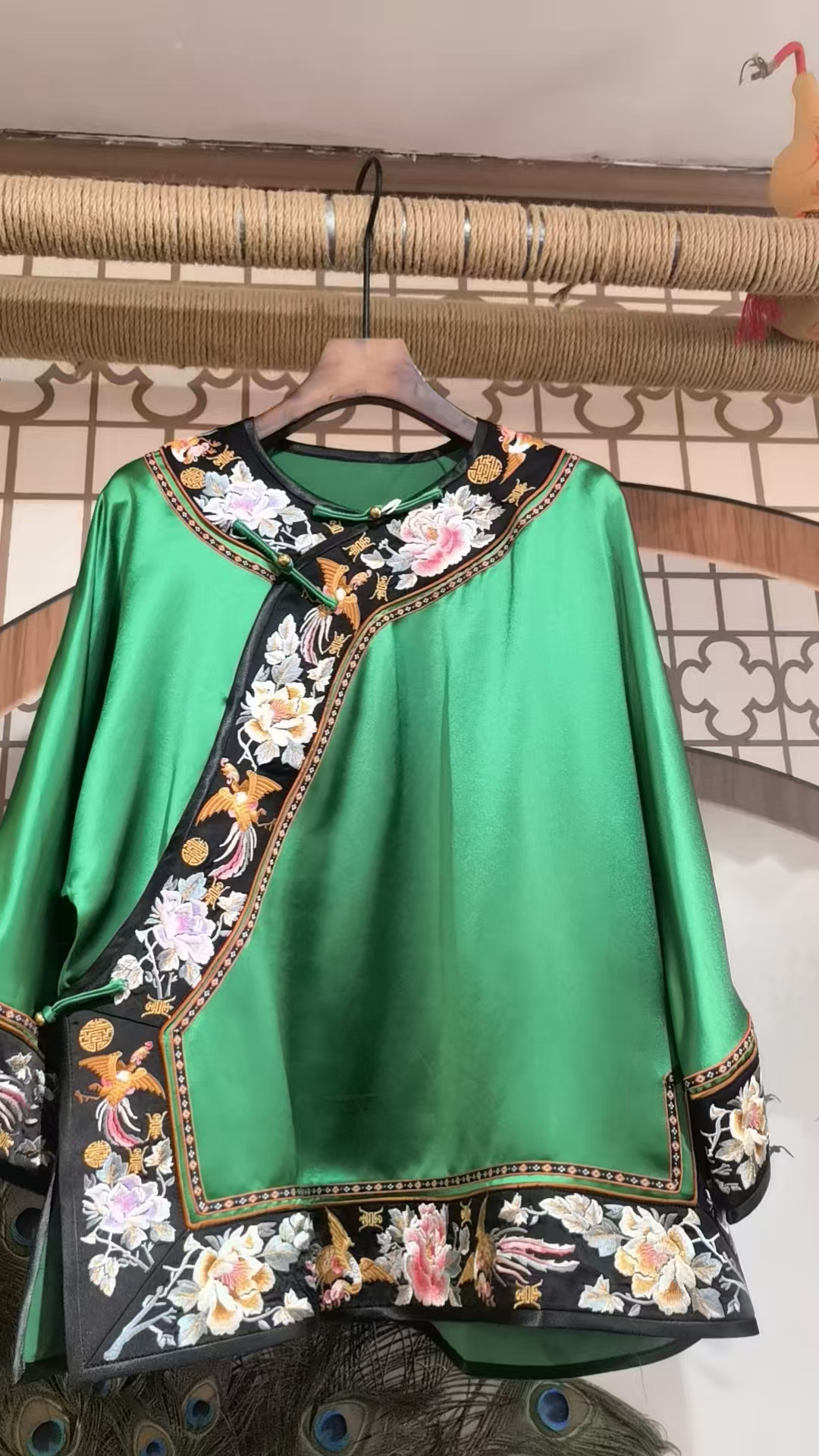 鑫丽高端女装私人订制原创设计牡丹凤凰刺绣斜襟盘扣太太服（绿）