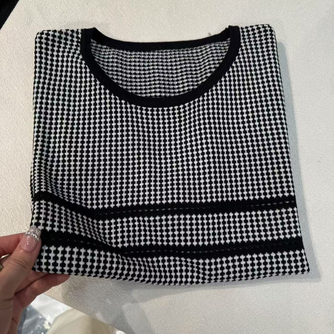 【赠运费补贴】莱赛尔天丝~百搭夏季赫本风黑白格短袖526