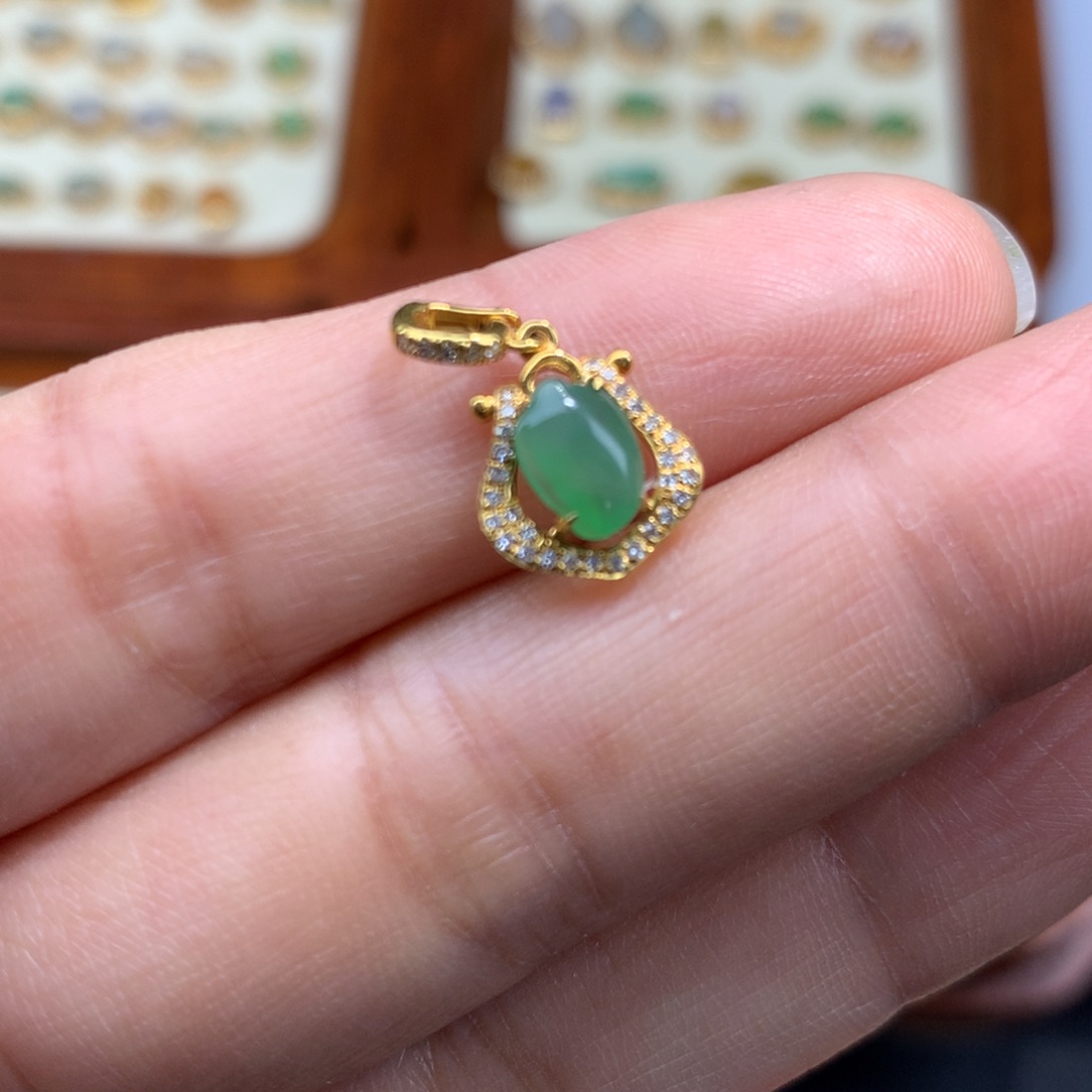 翡翠18K金镶嵌毛衣链随行滴溜