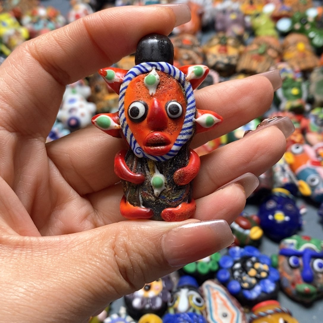 琉璃颈饰印度尼西亚红娃