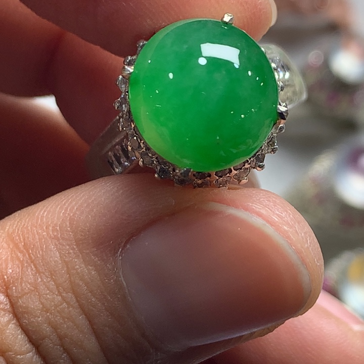 翡翠未镶嵌戒指铜托，卖裸石，需要二次镶嵌