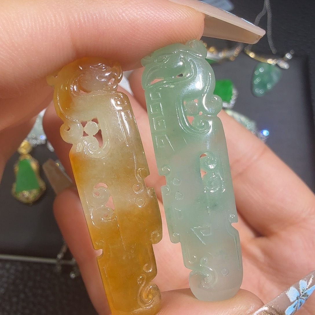 颈饰18K金镶嵌翡翠