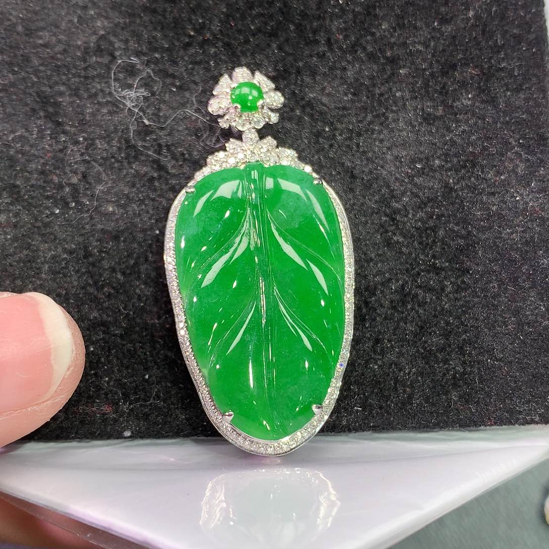 翡翠吊坠(赠链)18K金镶嵌