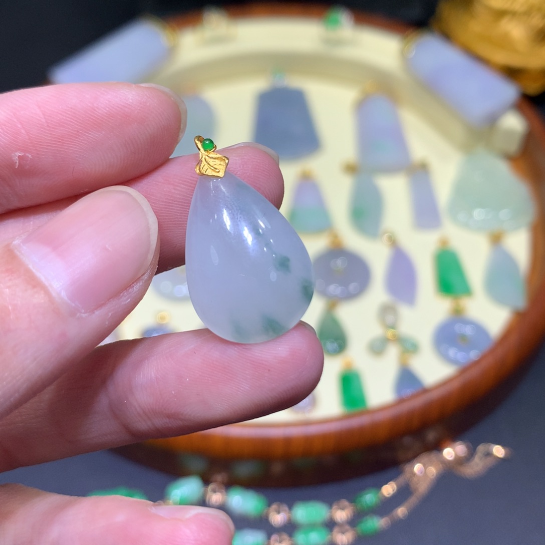 翡翠吊坠(不含链)18K金镶嵌